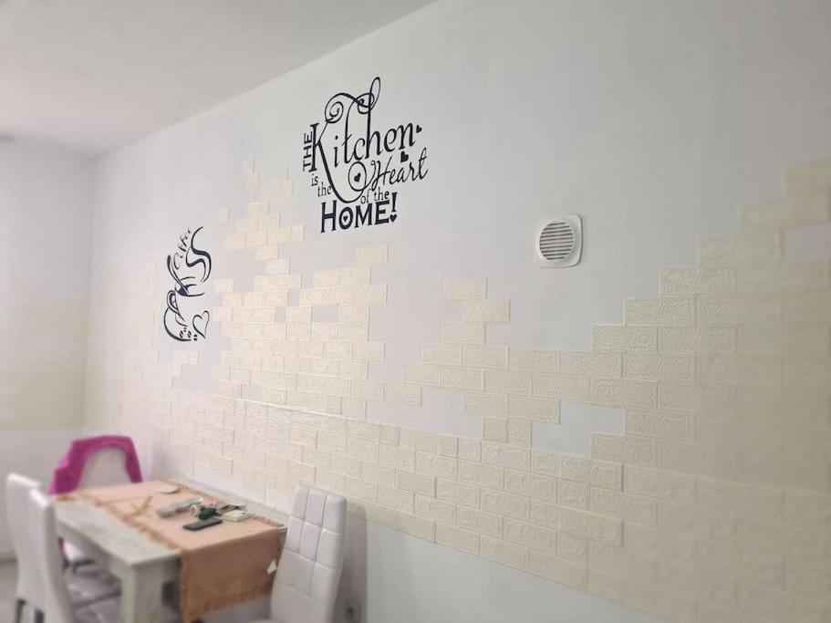 Mural Art Apartament Petroşani Dış mekan fotoğraf